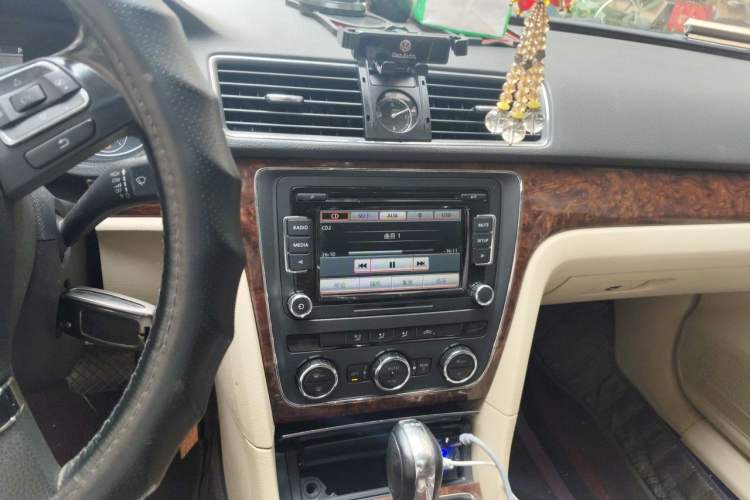 Used Volkswagen Passat 2011 1.8TSI DSG Prestige Edition Audio And AC Panel