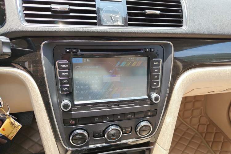 Used Volkswagen Passat 2011 1.8 TSI DSG Prestige Edition Audio And AC Panel