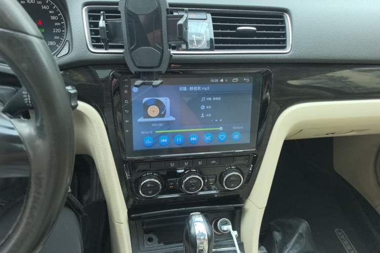 Used Volkswagen Passat 2011 1.8 TSI DSG Prestige Edition Audio And AC Panel