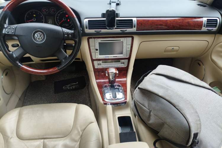 Used Volkswagen Passat 2011 1.8T Automatic Luxury Model Audio And AC Panel
