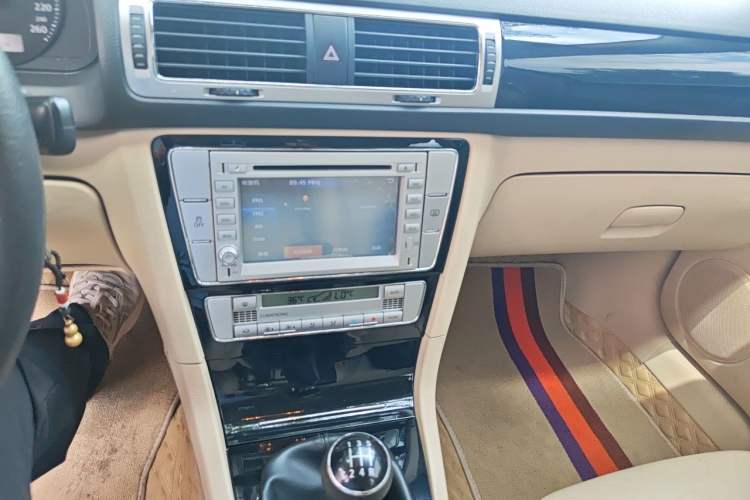 Used Volkswagen Passat 2011 1.8T Manual Luxury Model Audio And AC Panel