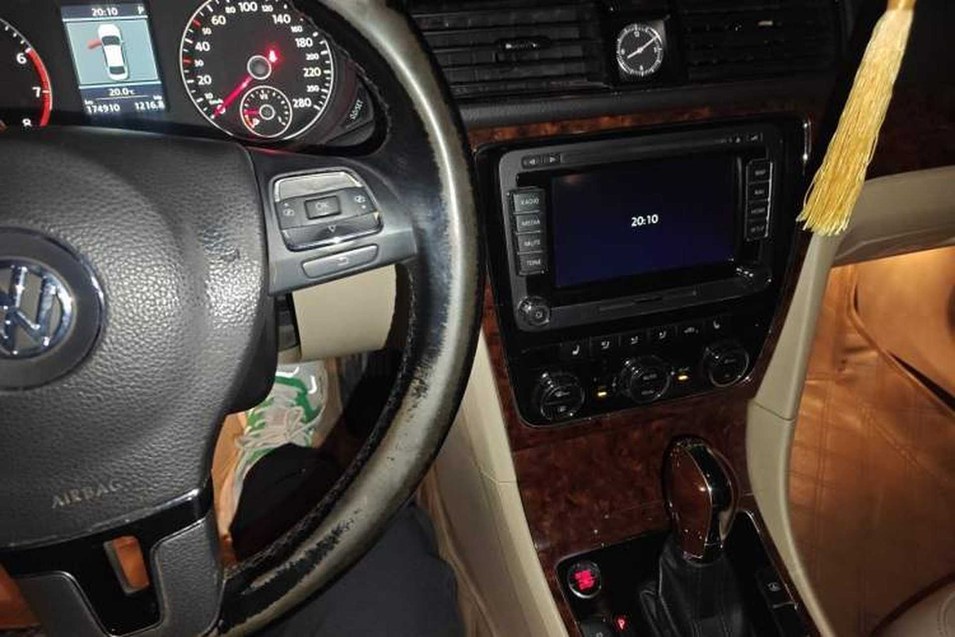 Used Volkswagen Passat 2011 1.8 TSI DSG Ultimate Edition Audio And AC Panel