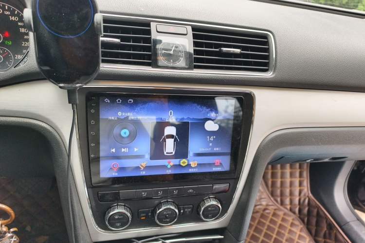 Used Volkswagen Passat 2011 1.8TSI Automatic Prestige Edition Audio And AC Panel