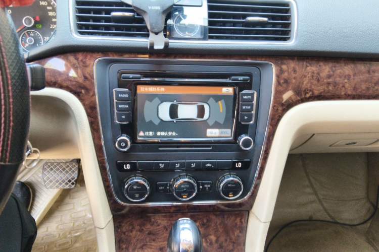 Used Volkswagen Passat 2011 1.8TSI DSG Prestige Edition Audio And AC Panel