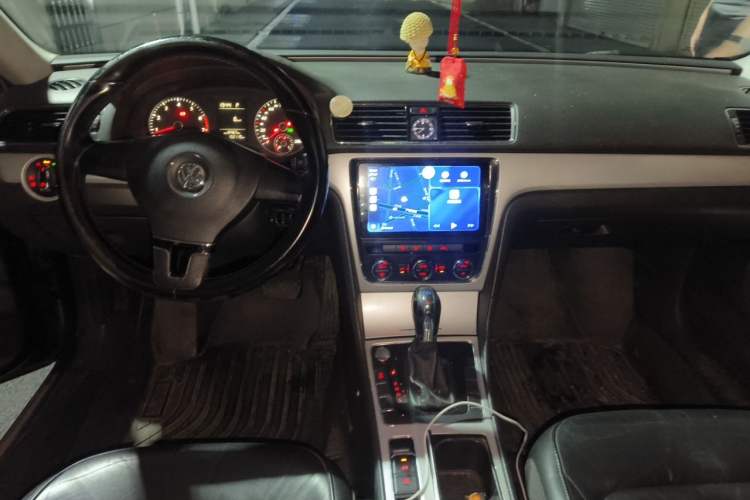 Used Volkswagen Passat 2011 1.8TSI Automatic Prestige Edition Center Console