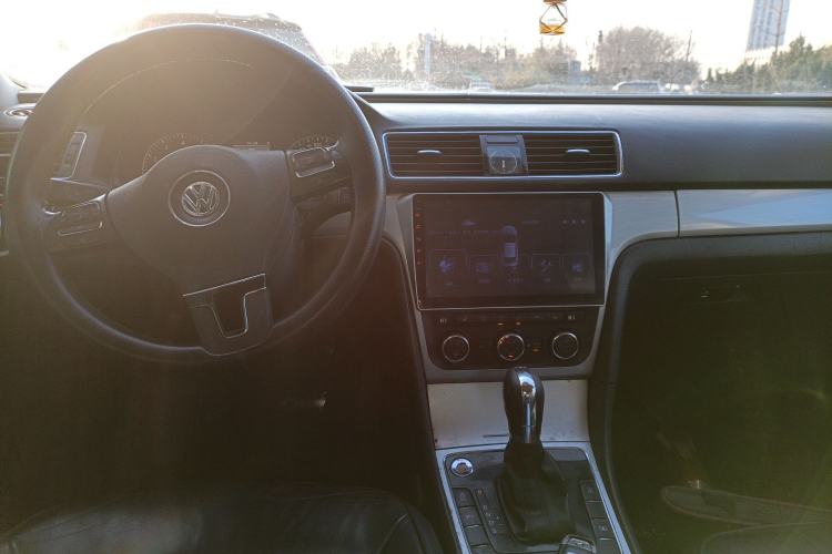 Used Volkswagen Passat 2011 2.0 TSI DSG Premium Edition Center Console