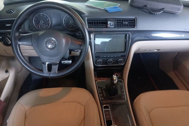 Used Volkswagen Passat 2011 1.8 TSI DSG Prestige Edition Center Console