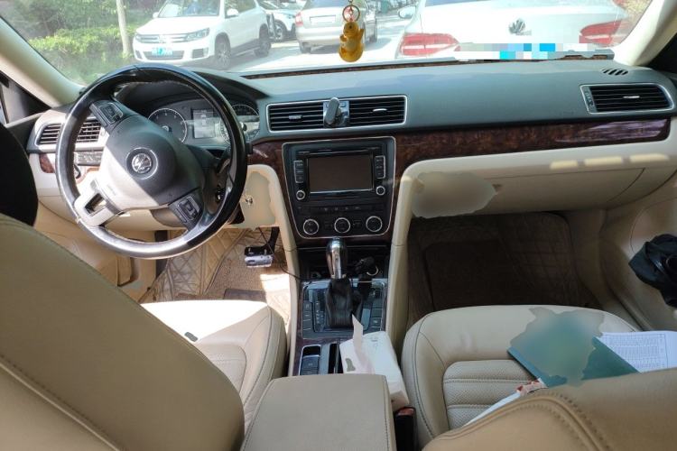 Used Volkswagen Passat 2011 1.8TSI DSG Prestige Edition Center Console