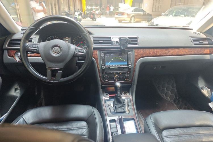 Used Volkswagen Passat 2011 1.8TSI DSG Prestige Edition Center Console