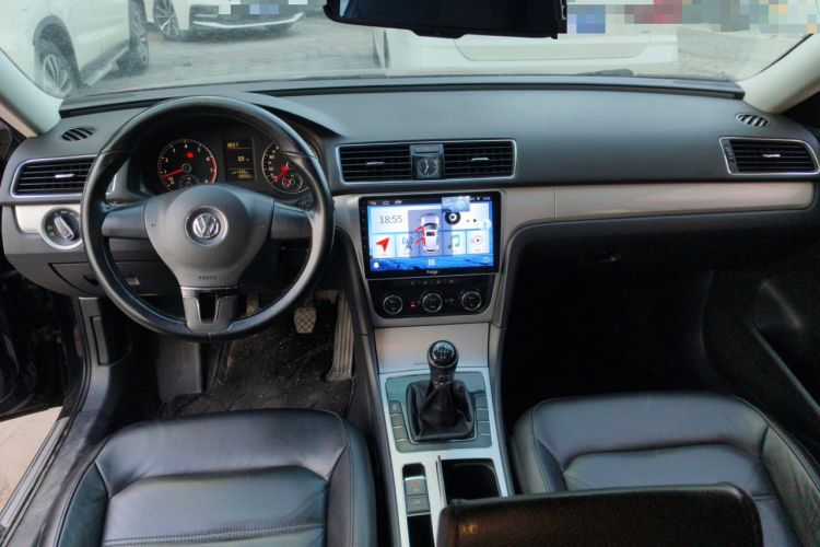 Used Volkswagen Passat 2011 1.4 TSI Manual Luxury Edition Center Console