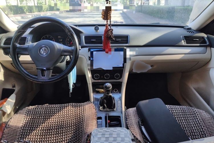 Used Volkswagen Passat 2011 1.4 TSI Manual Luxury Edition Center Console