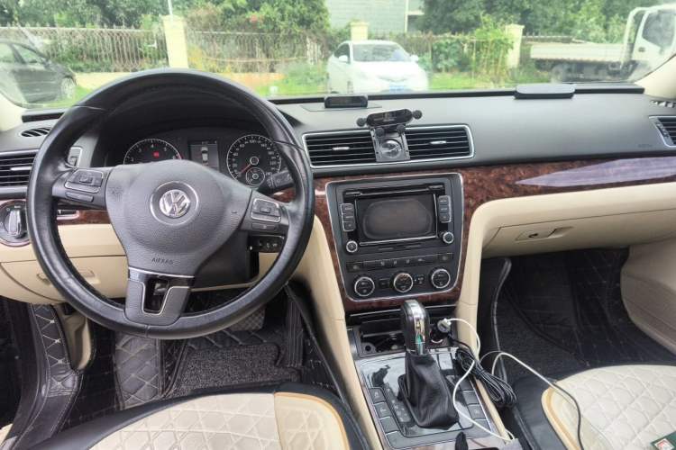 Used Volkswagen Passat 2011 1.8TSI DSG Prestige Edition Center Console