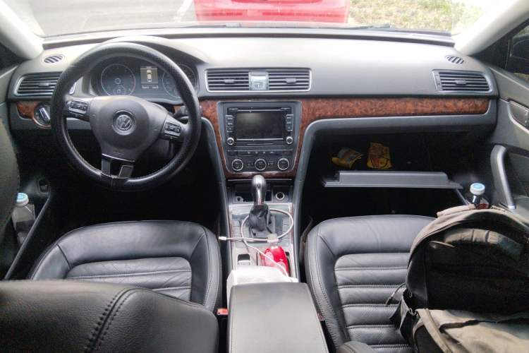 Used Volkswagen Passat 2011 2.0 TSI DSG Premium Edition Center Console