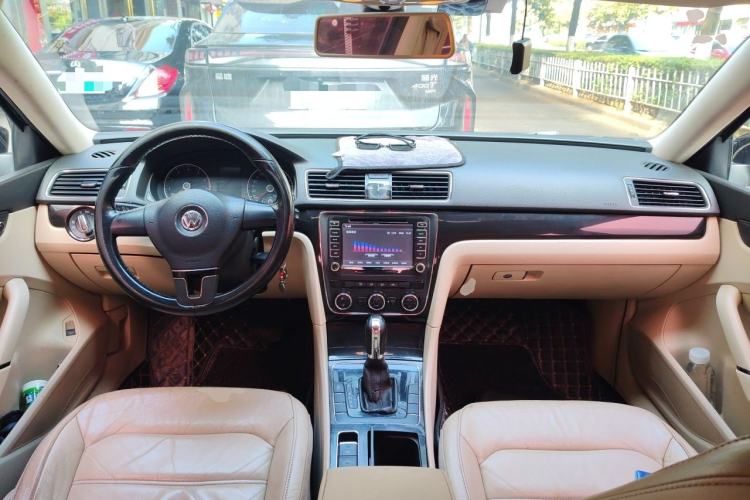 Used Volkswagen Passat 2011 1.8TSI Automatic Prestige Edition Center Console