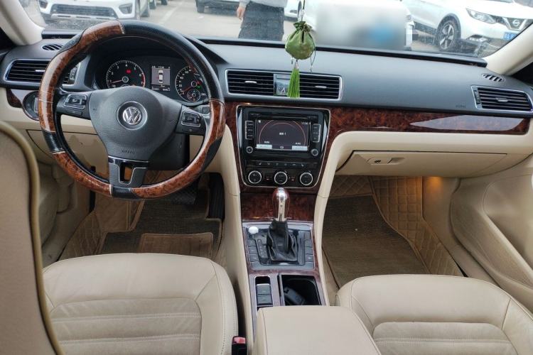 Used Volkswagen Passat 2011 2.0 TSI DSG Ultimate Edition Center Console