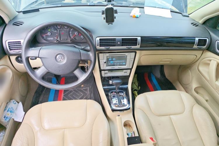 Used Volkswagen Passat 2011 1.8T Automatic Luxury Model Center Console