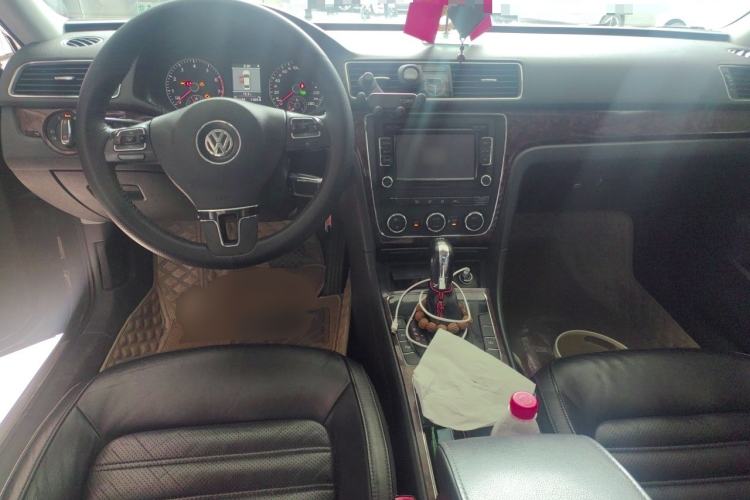 Used Volkswagen Passat 2011 2.0 TSI DSG Premium Edition Center Console