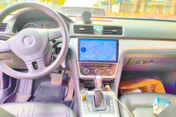 Used Volkswagen Passat  Center Console