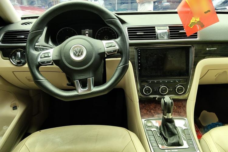 Used Volkswagen Passat 2011 3.0L V6 DSG Flagship Edition Center Console