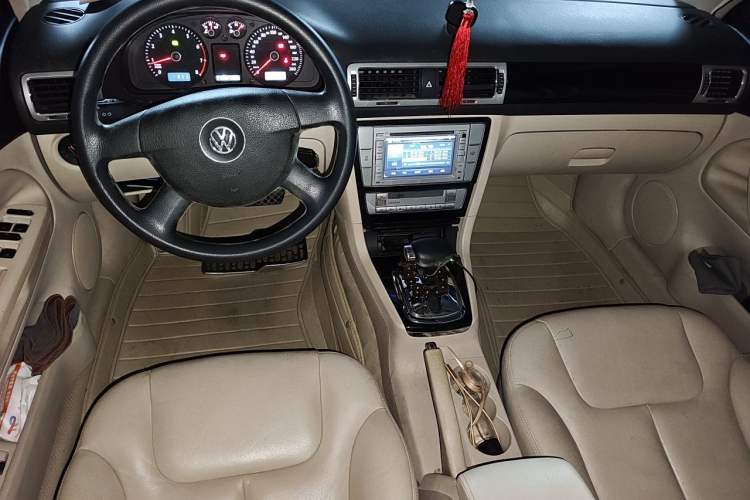 Used Volkswagen Passat 2011 1.8T Automatic Luxury Model Center Console
