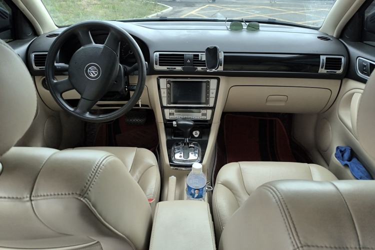 Used Volkswagen Passat 2011 1.8T Automatic Luxury Model Center Console