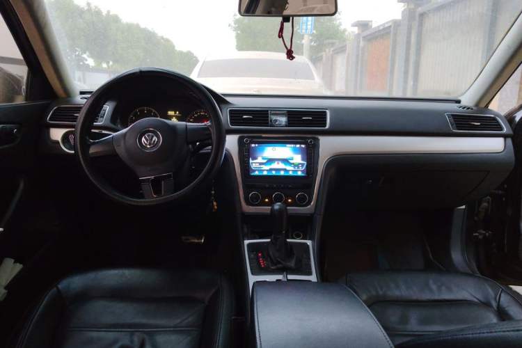 Used Volkswagen Passat 2011 1.8 TSI DSG Prestige Edition Center Console