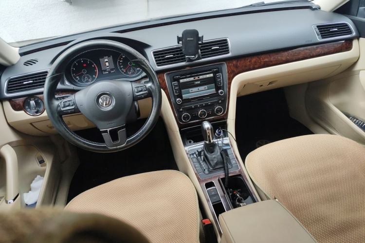 Used Volkswagen Passat 2011 2.0 TSI DSG Premium Edition Center Console