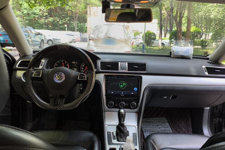 Used Volkswagen Passat 2011 1.8TSI Automatic Prestige Edition Center Console