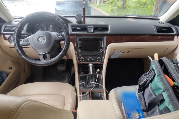 Used Volkswagen Passat 2011 2.0 TSI DSG Premium Edition Center Console