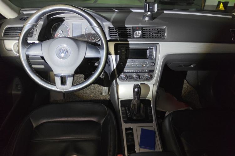 Used Volkswagen Passat 2011 1.8 TSI DSG Prestige Edition Center Console