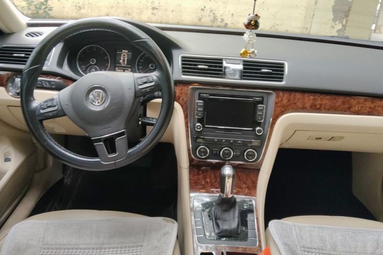 Used Volkswagen Passat 2011 1.8TSI DSG Prestige Edition Center Console