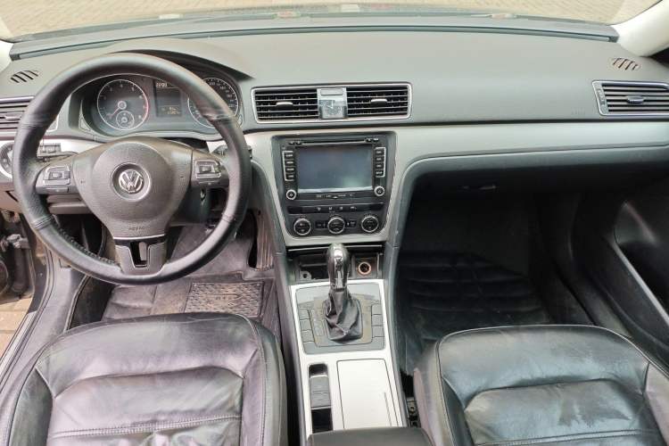 Used Volkswagen Passat 2011 1.8TSI Automatic Prestige Edition Center Console