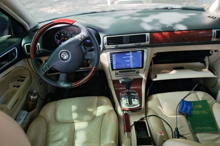 Used Volkswagen Passat 2011 1.8T Automatic Luxury Model Center Console