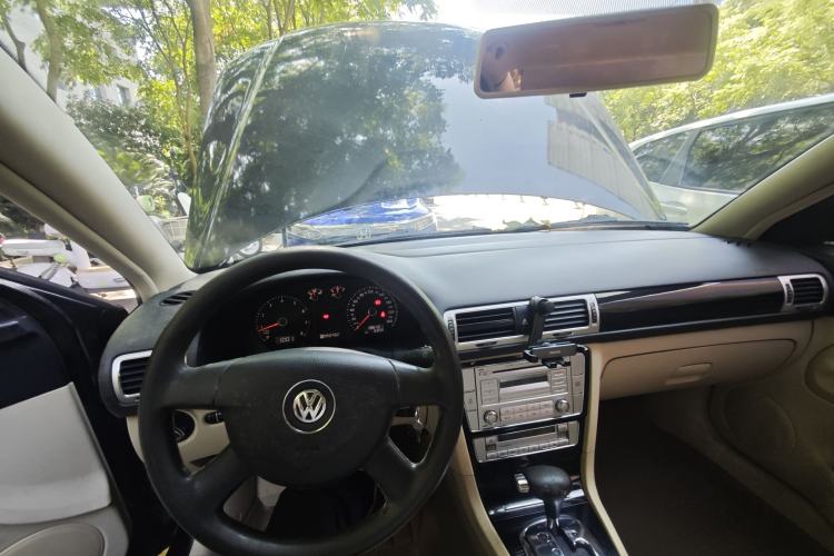 Used Volkswagen Passat 2011 1.8T Automatic Luxury Model Center Console