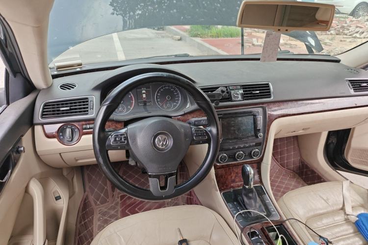 Used Volkswagen Passat 2011 2.0 TSI DSG Premium Edition Center Console