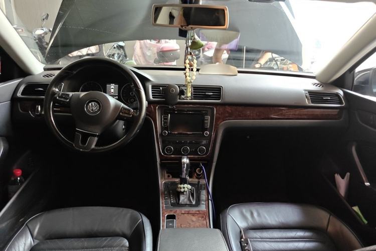 Used Volkswagen Passat 2011 2.0 TSI DSG Premium Edition Center Console