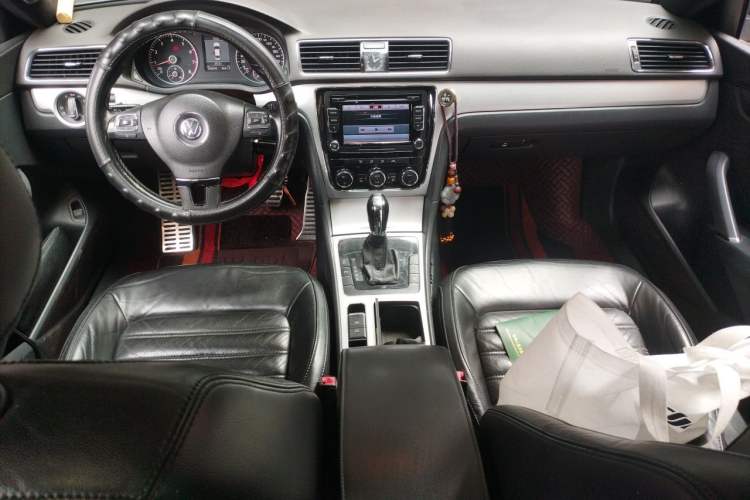 Used Volkswagen Passat 2011 1.8TSI DSG Prestige Edition Center Console