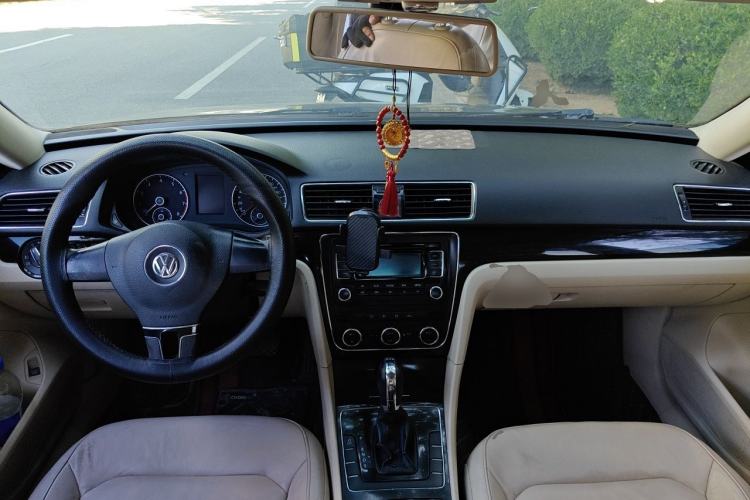 Used Volkswagen Passat 2011 1.8 TSI DSG Prestige Edition Center Console