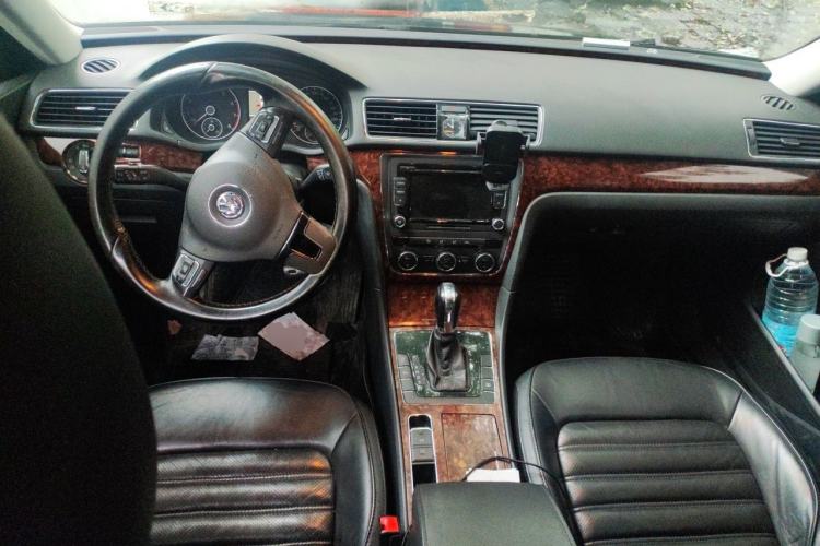 Used Volkswagen Passat 2011 2.0 TSI DSG Premium Edition Center Console