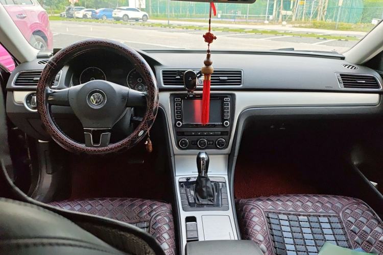 Used Volkswagen Passat 2011 1.8 TSI DSG Prestige Edition Center Console
