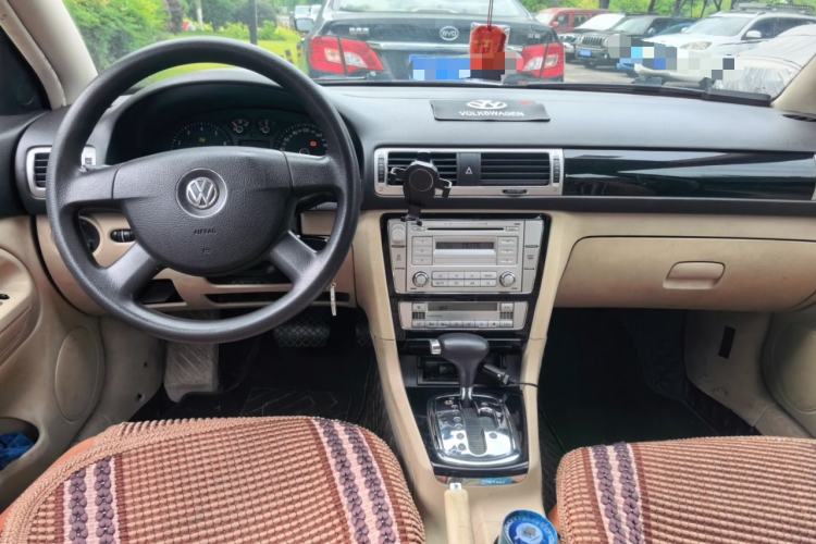 Used Volkswagen Passat 2011 1.8T Automatic Luxury Model Center Console