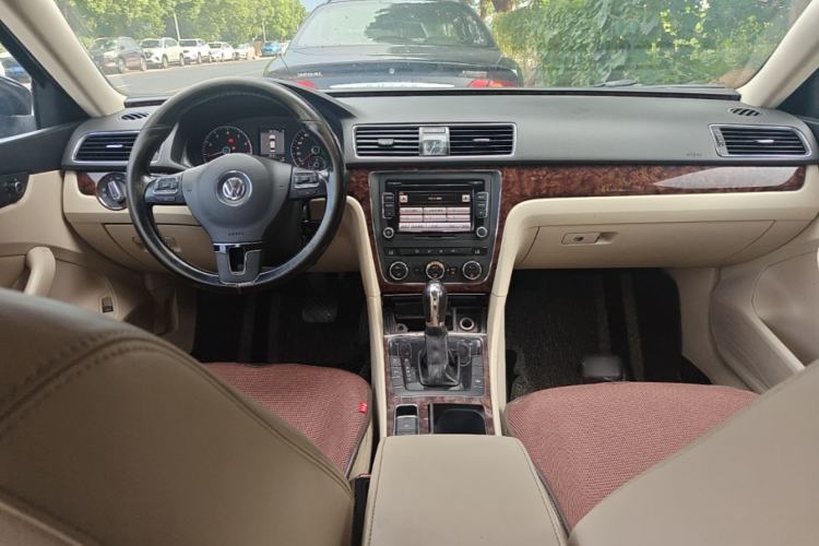 Used Volkswagen Passat 2011 2.0 TSI DSG Premium Edition Center Console