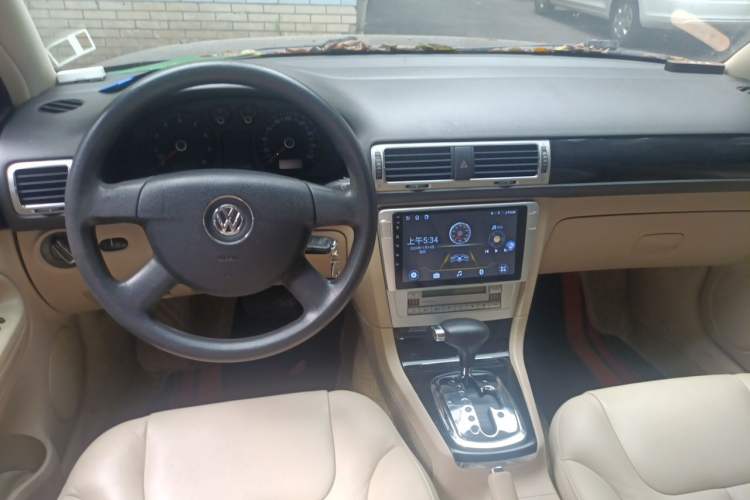 Used Volkswagen Passat 2011 1.8T Automatic Luxury Model Center Console