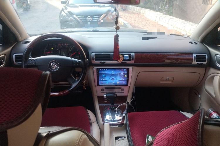 Used Volkswagen Passat 2011 1.8T Automatic Luxury Model Center Console
