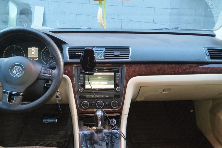 Used Volkswagen Passat 2011 1.8TSI DSG Prestige Edition Center Console