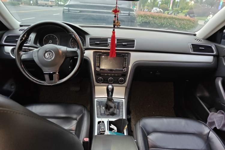 Used Volkswagen Passat 2011 1.8 TSI DSG Prestige Edition Center Console