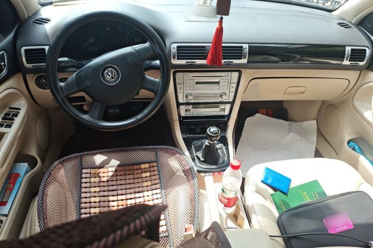Used Volkswagen Passat  Center Console