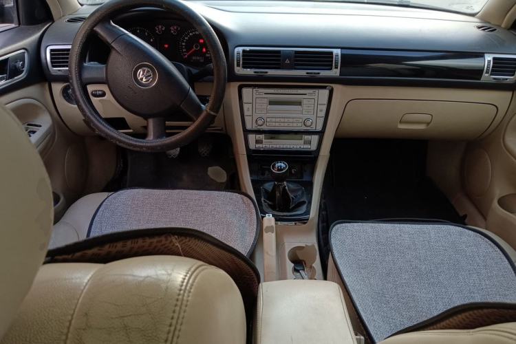 Used Volkswagen Passat 2011 1.8T Manual Luxury Model Center Console