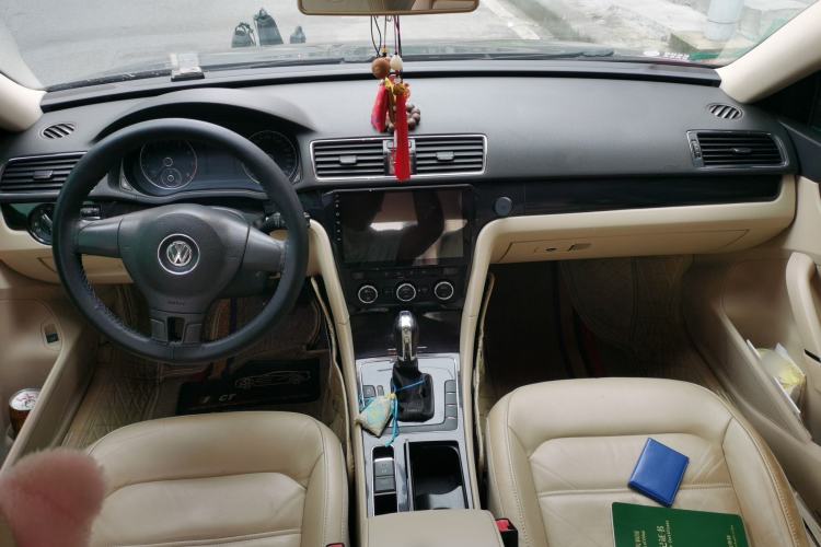 Used Volkswagen Passat 2011 1.8TSI Automatic Prestige Edition Center Console