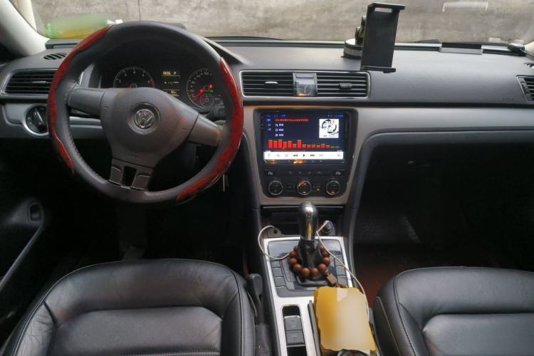 Used Volkswagen Passat 2011 1.8 TSI DSG Prestige Edition Center Console